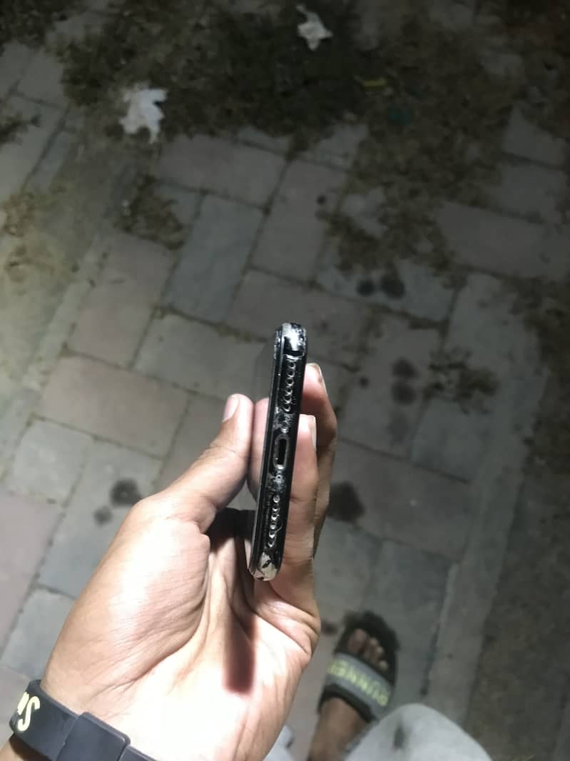 Apple iPhone X 5