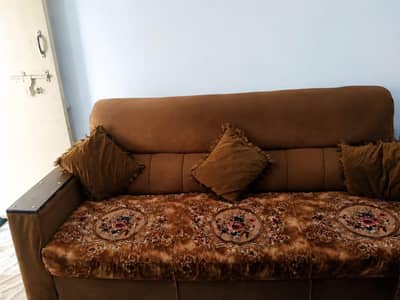 Sofa Set Available in good condition