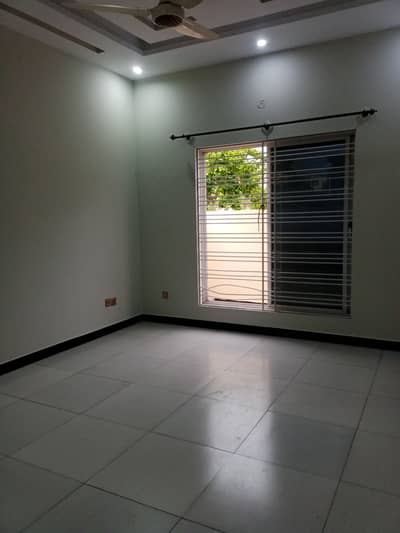 10 Marla Brand New Full Portion Available For Rent