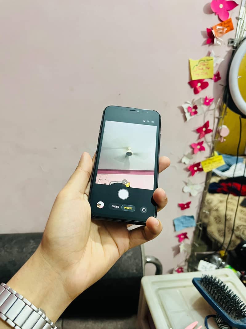 Apple iPhone 11 7