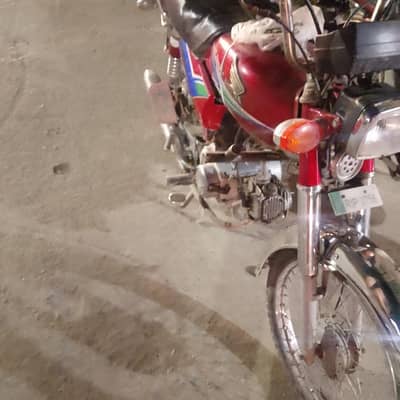 Honda 70 hr cheez working on hai arjant sale first owner hai