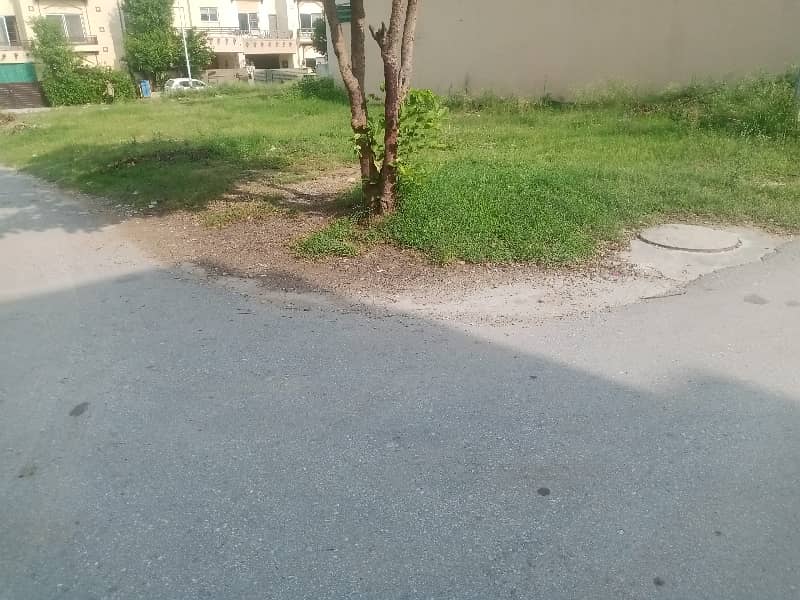 Corner Plot For Sale Usman Block 0