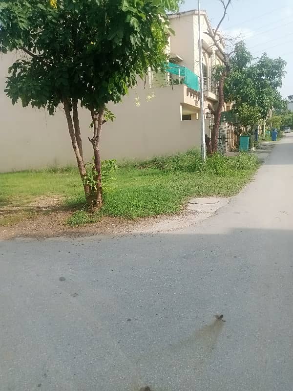 Corner Plot For Sale Usman Block 1