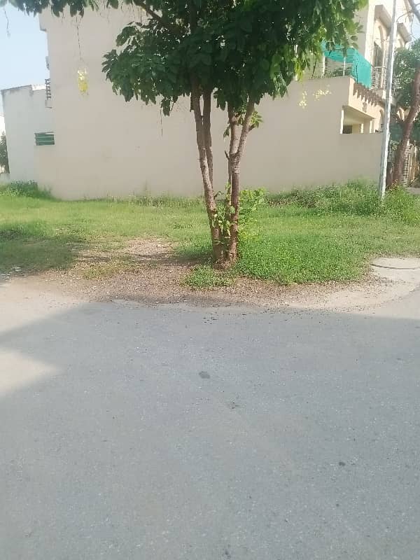 Corner Plot For Sale Usman Block 2