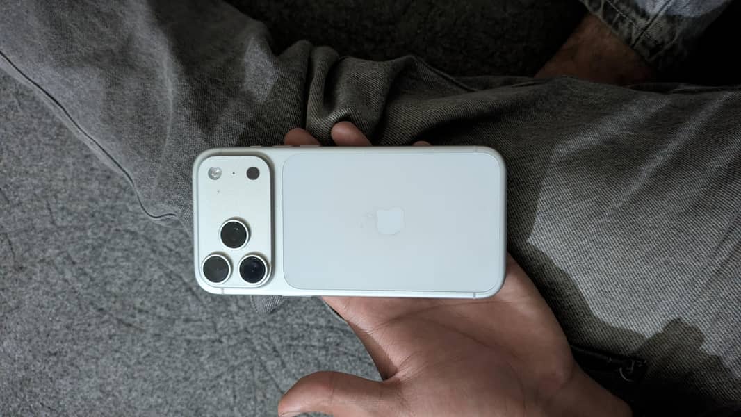 Apple iPhone 17 Pro Max 5