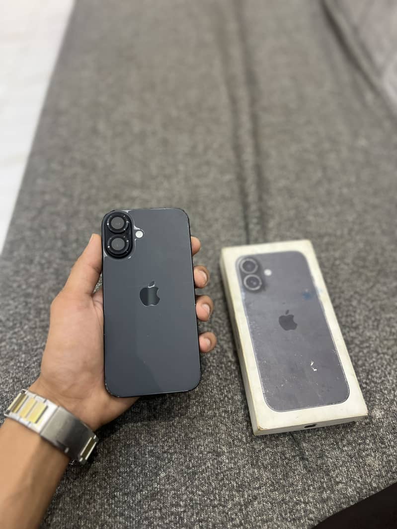 Apple iPhone 16 0
