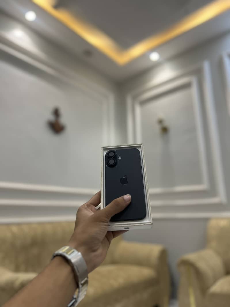 Apple iPhone 16 1