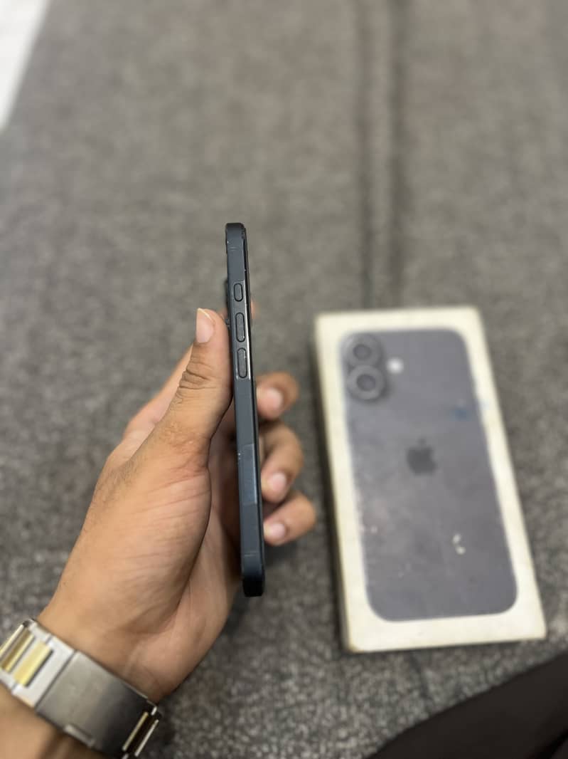 Apple iPhone 16 3