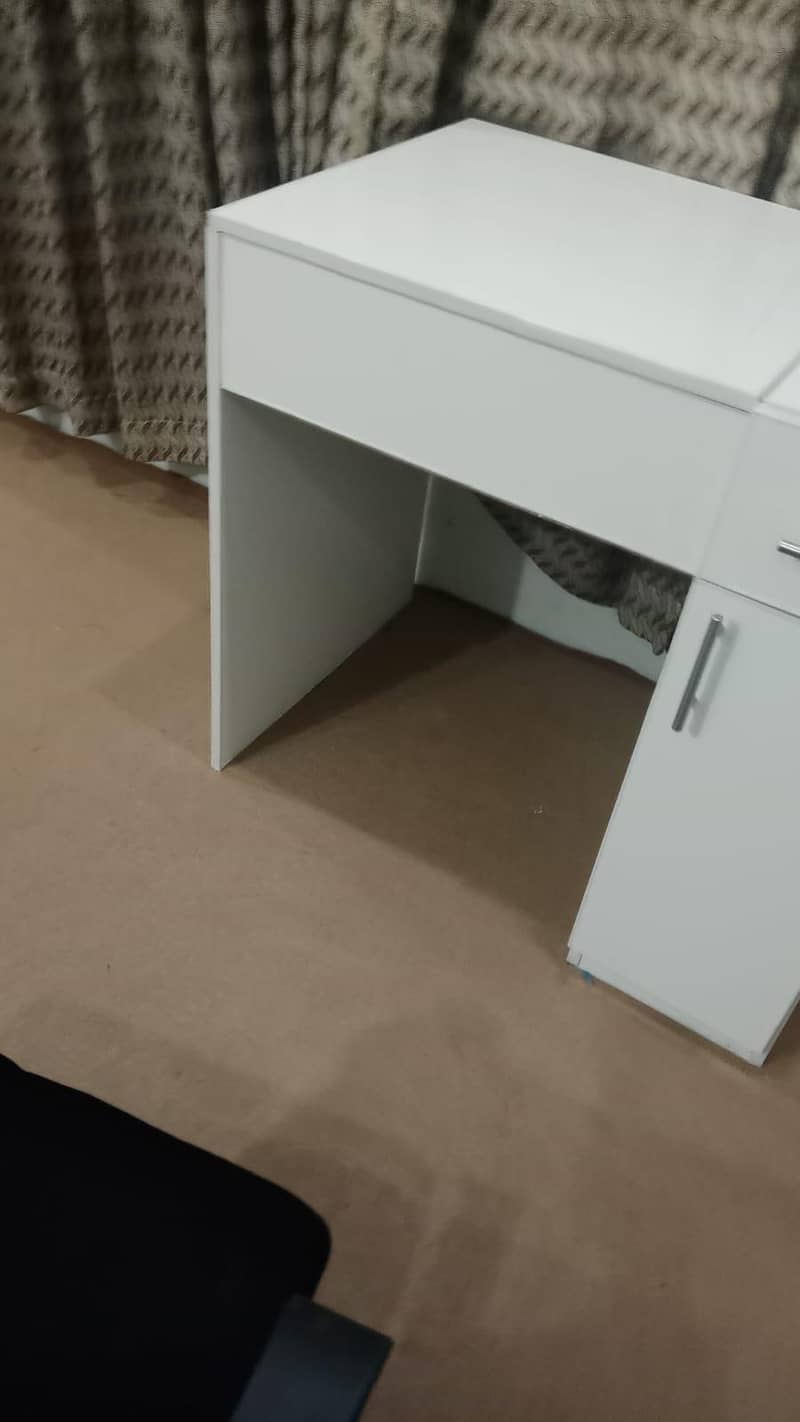 Table with cabinet 1