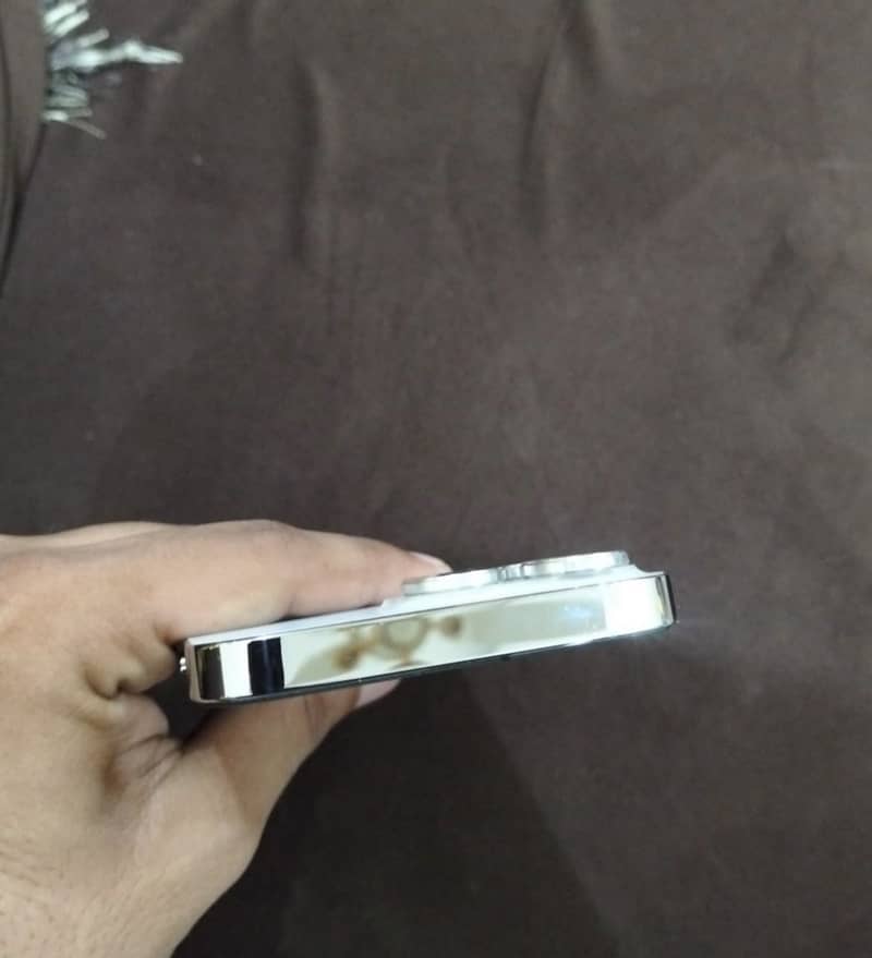 Apple iPhone 13 Pro 1