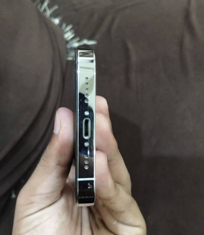 Apple iPhone 13 Pro 4