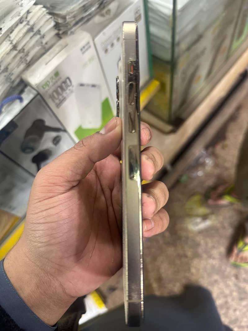 Apple iPhone 13 Pro Max 3