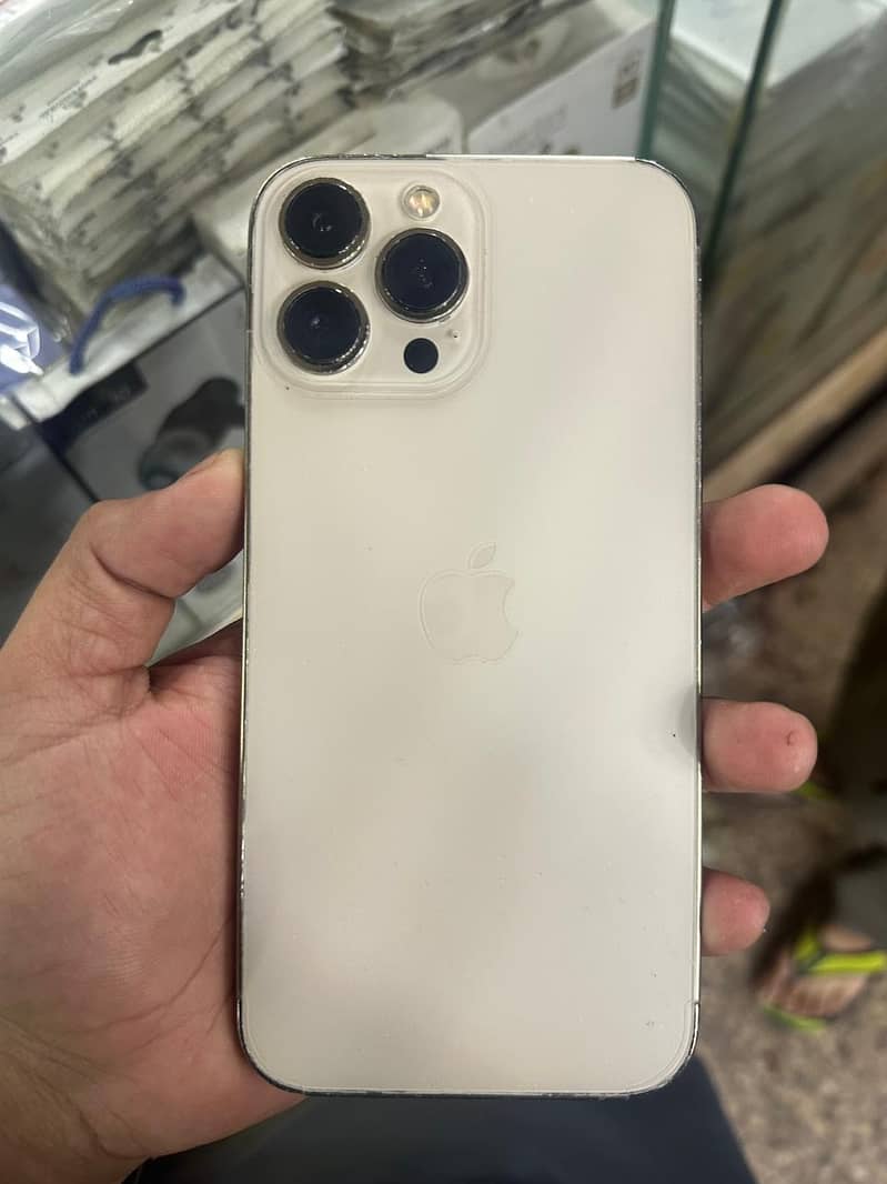 Apple iPhone 13 Pro Max 4