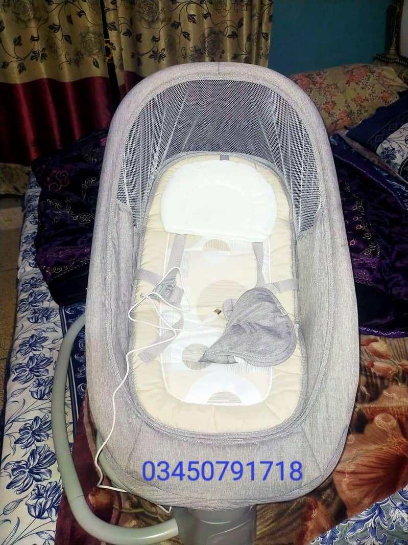 Deluxe multi function bassinet 4