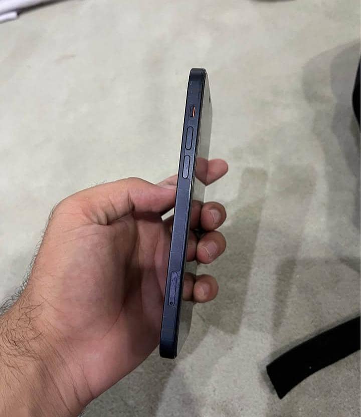 Apple iPhone 12 1