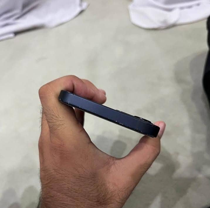 Apple iPhone 12 4