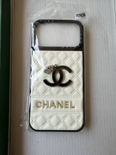17 pro max Cover Chanel