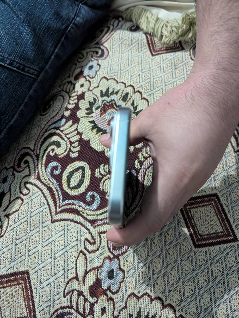 Apple iPhone 16 Pro Max 4