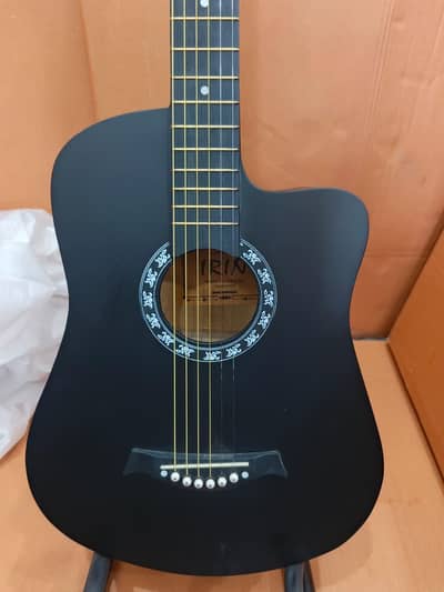 Good condition 10/9 guitar with bag and accessories koi issue nhi h