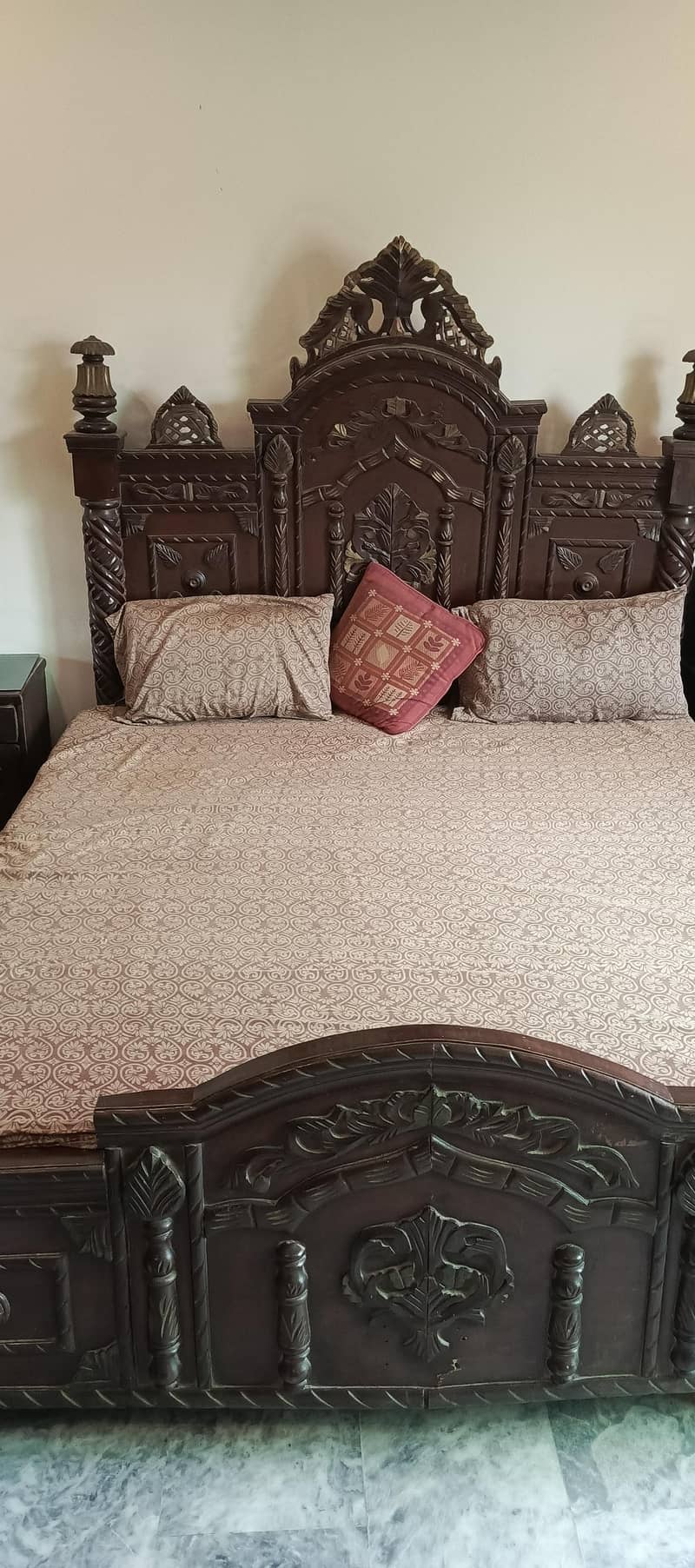bedset and showcase 0