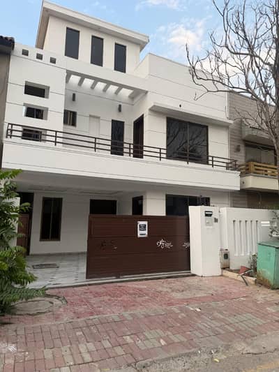 Double Storey 10 Marla House Available In Bahria Town Phase 7 For sale