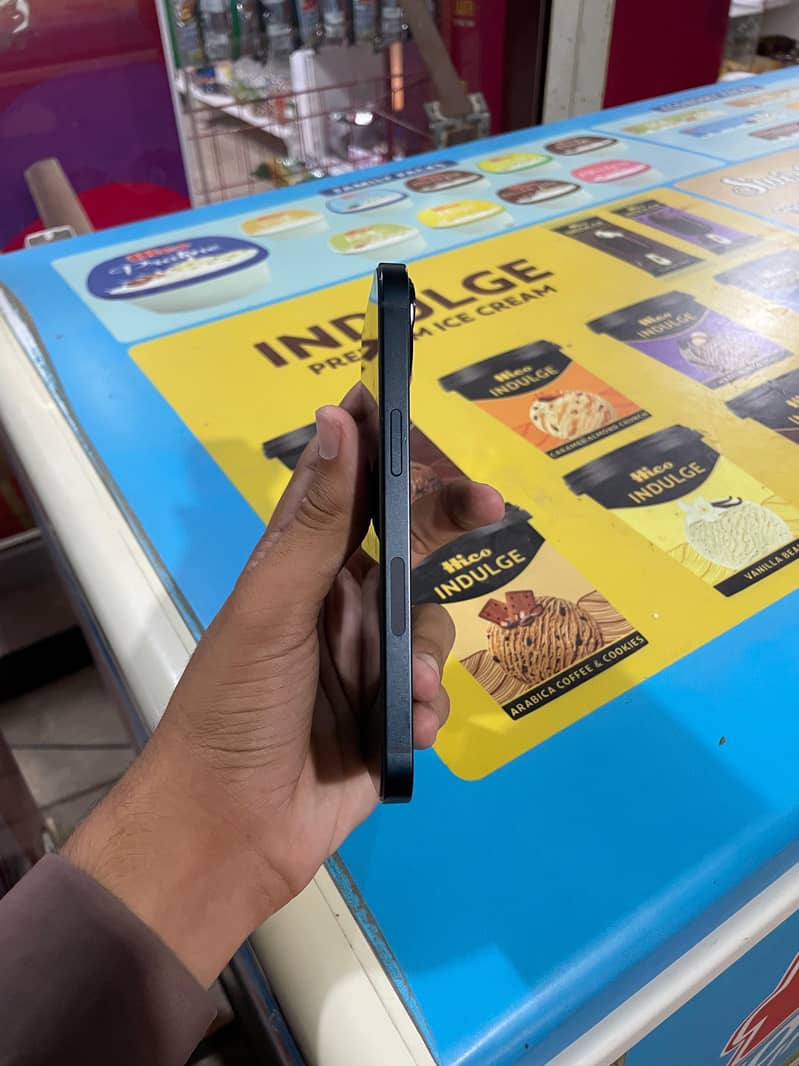 Apple iPhone 13 4
