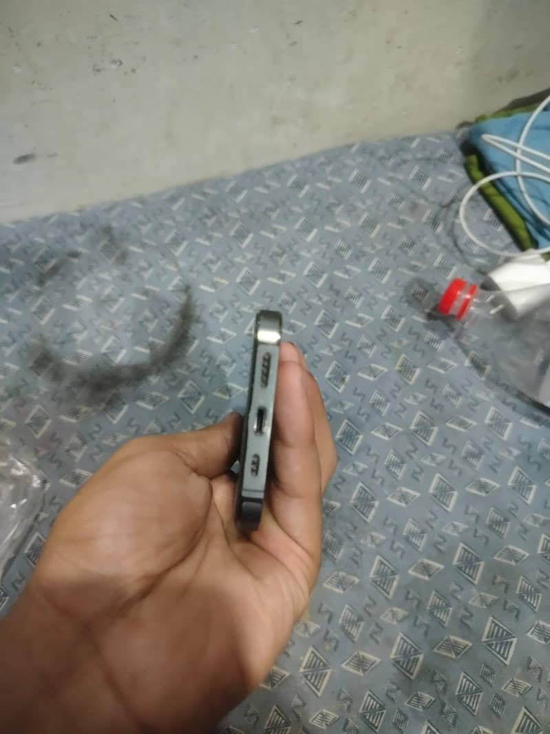 Apple iPhone 13 Pro 2
