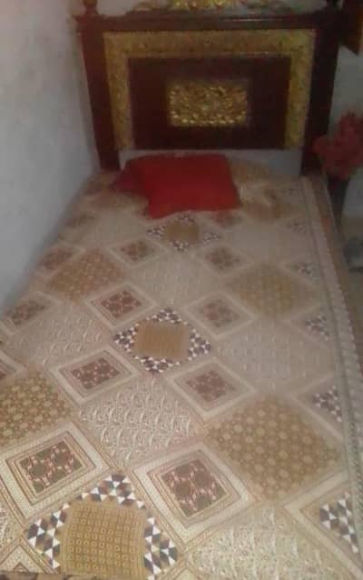 Single bed with out mattress