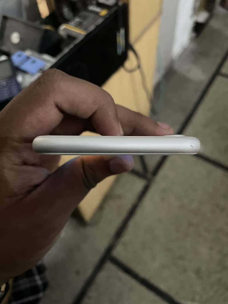 Apple iPhone 8 5