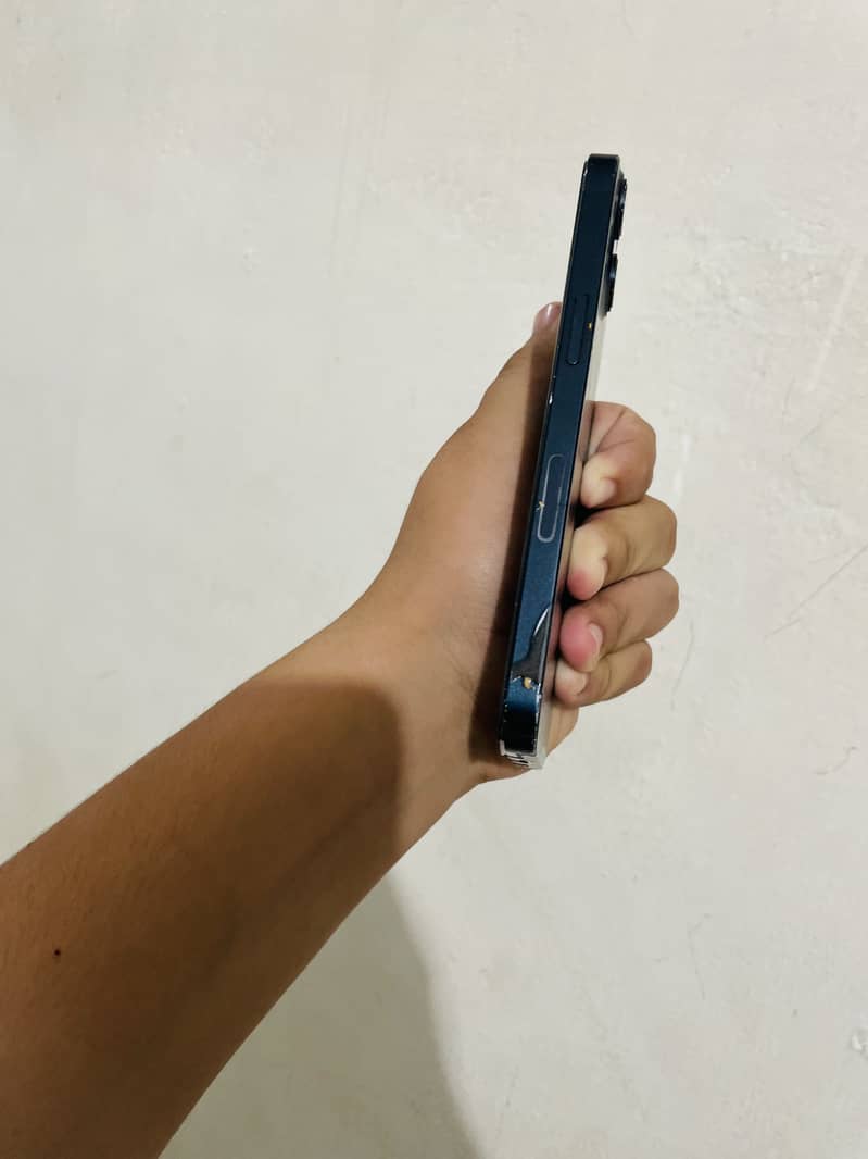 Apple iPhone 13 2
