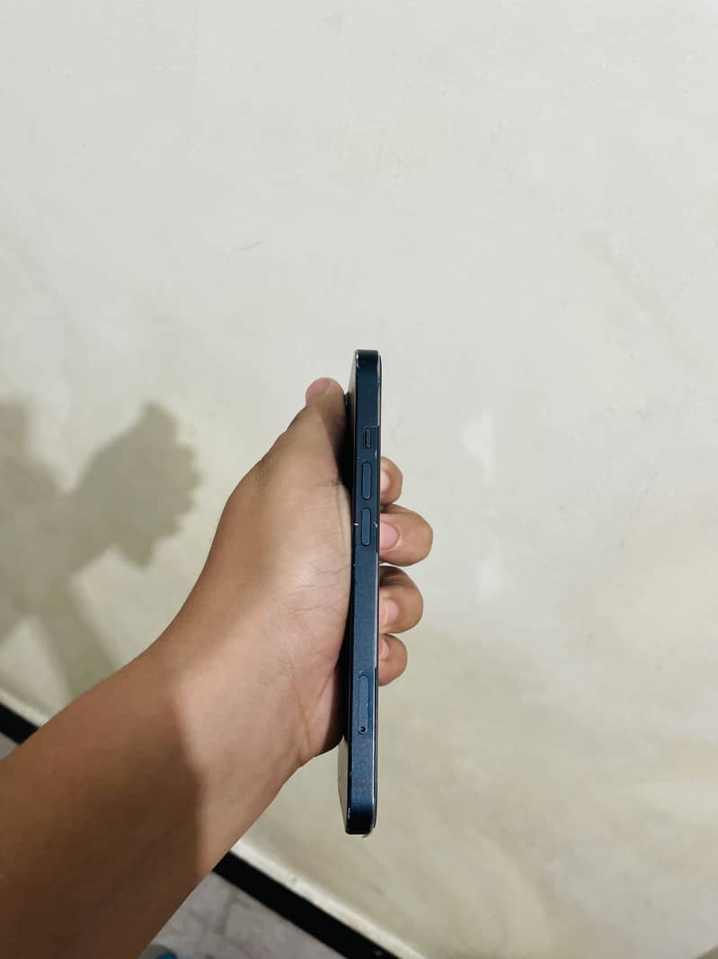 Apple iPhone 13 6