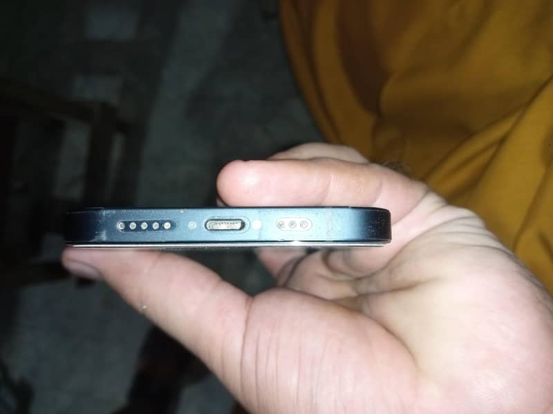 Apple iPhone 12 3
