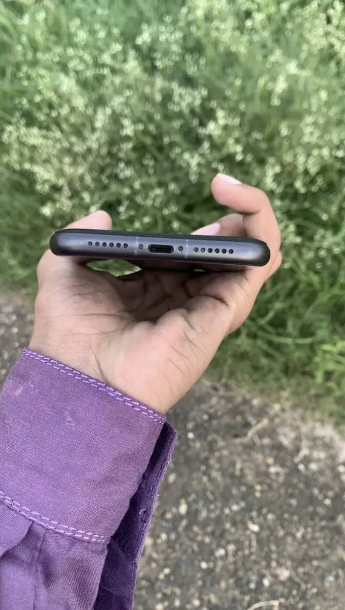 Apple iPhone 11 3