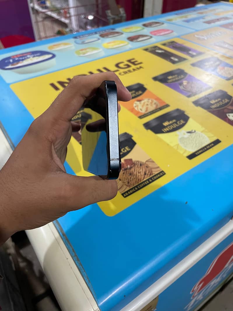 Apple iPhone 13 2