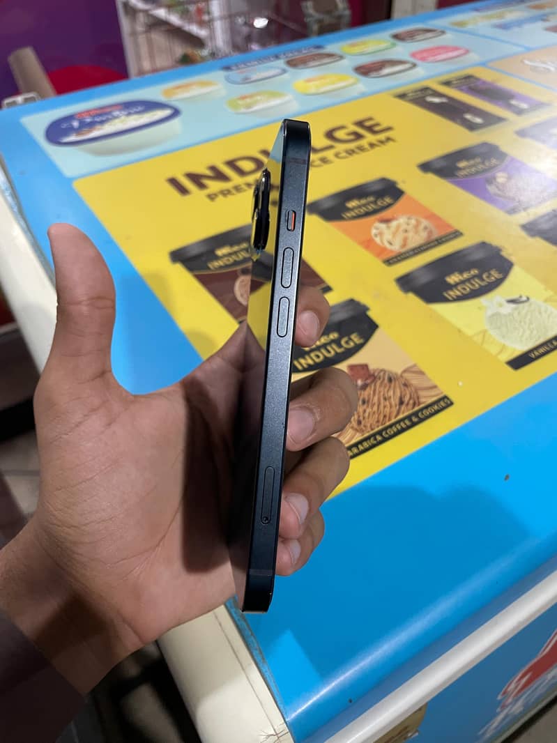 Apple iPhone 13 4