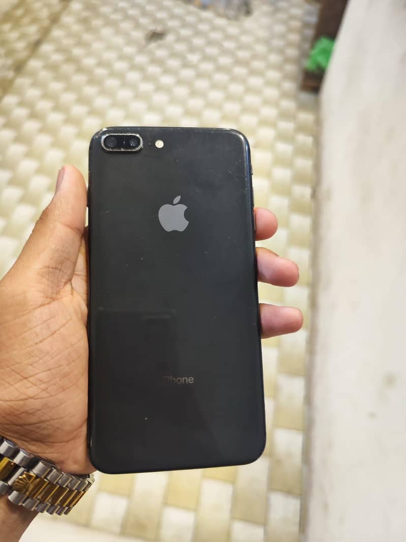 Apple iPhone 8 Plus 5