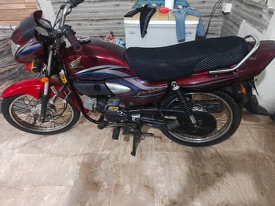 Honda Pridor 2016 for sell all OK ٹوٹل اوریجنل ہے صاف ستھری حالت ہے