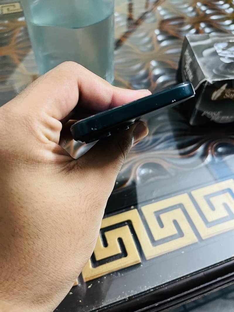 Apple iPhone 15 3