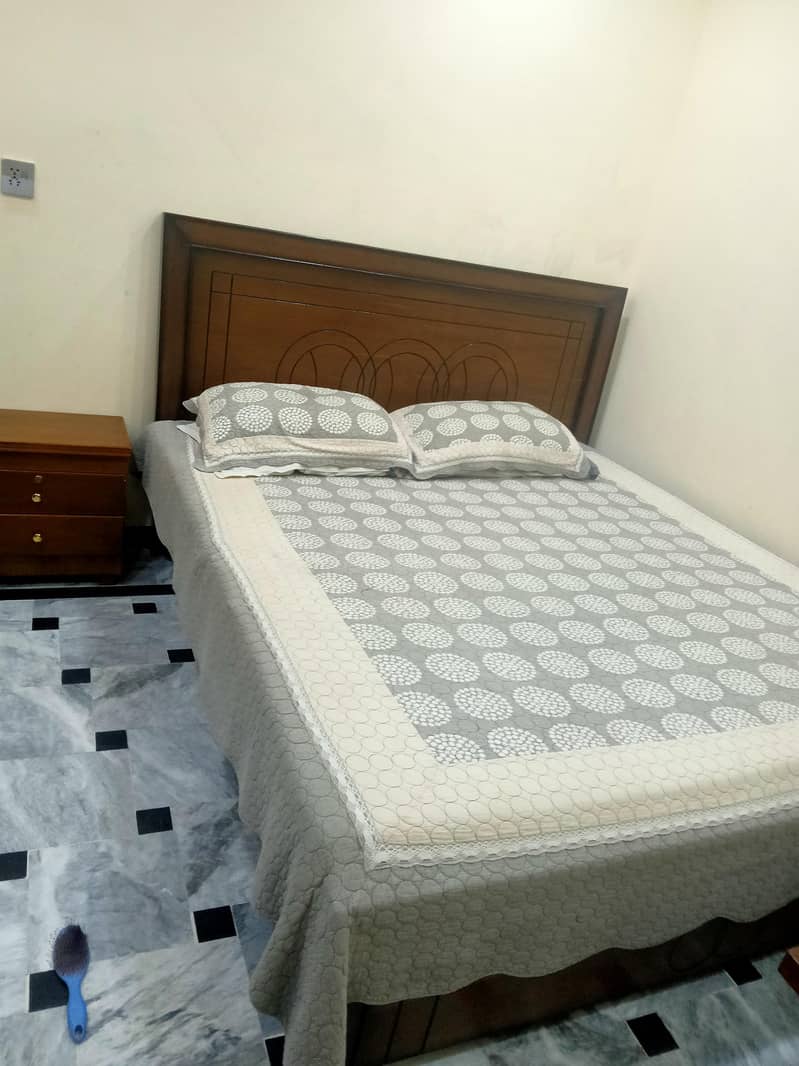 bed sid table sentar table 1