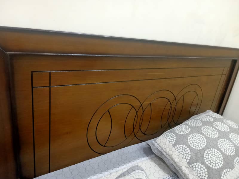 bed sid table sentar table 3