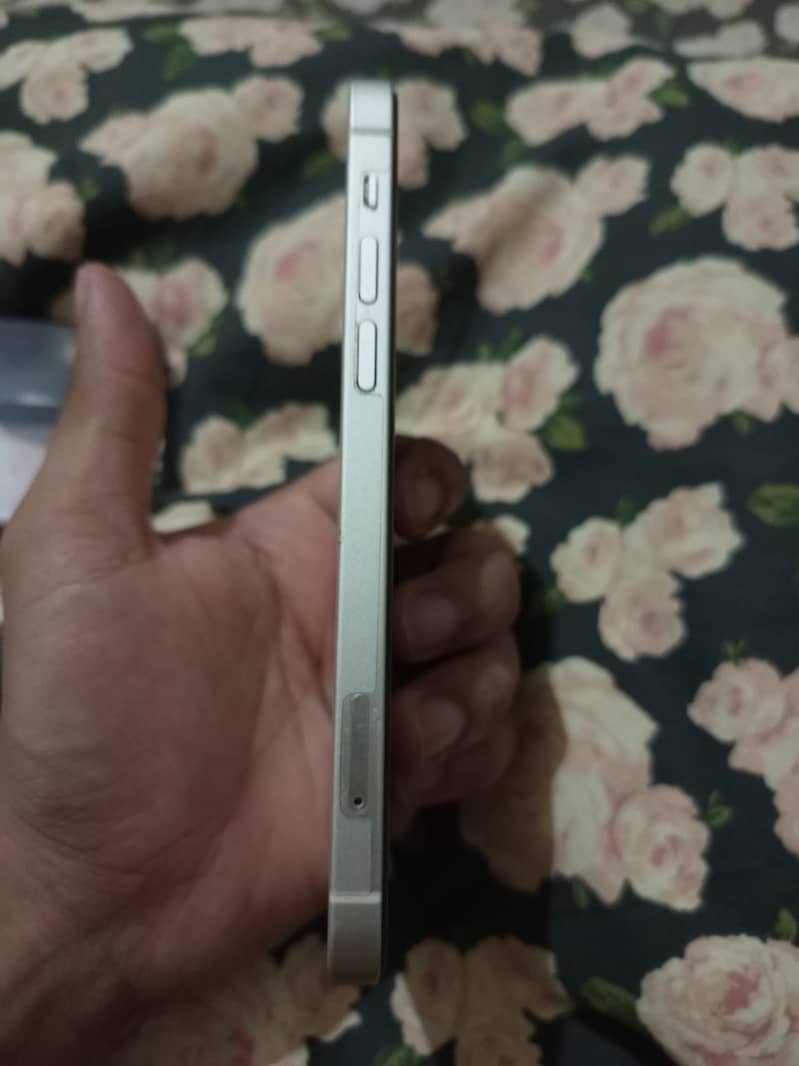 Apple iPhone 12 4