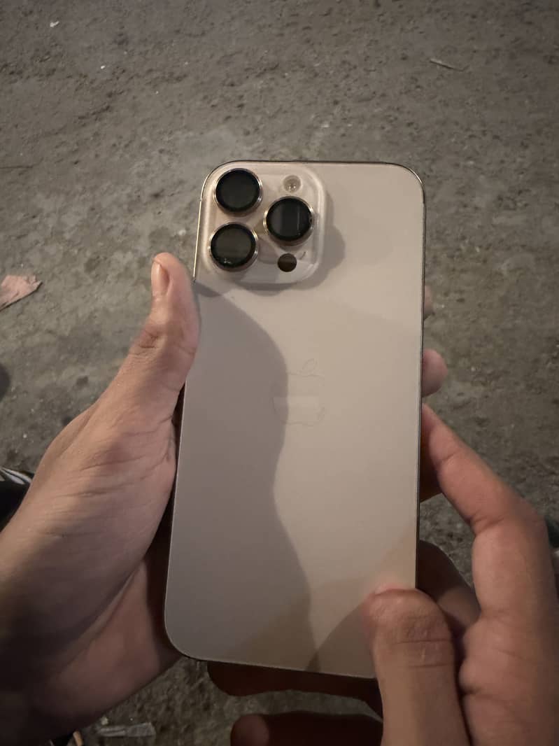 Apple iPhone 16 Pro Max 0