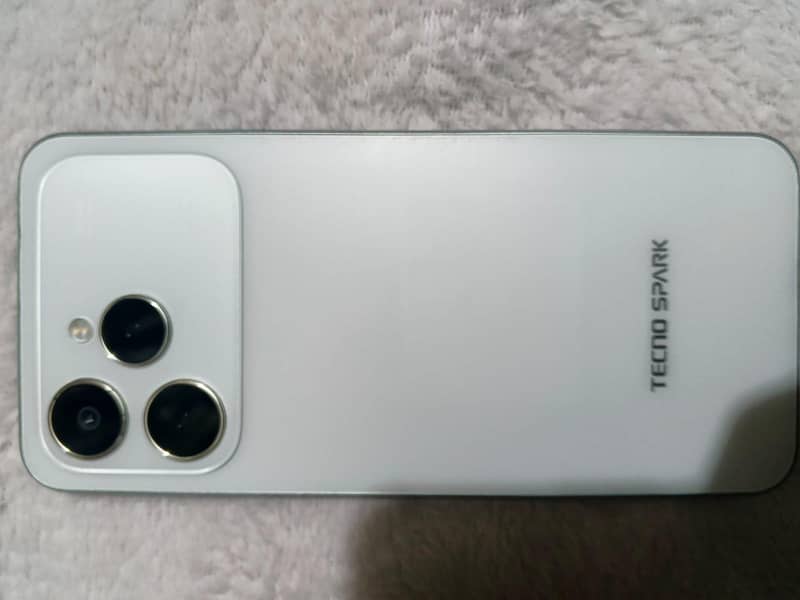 Tecno Spark 40 0