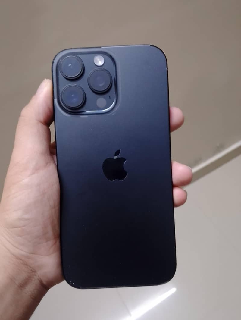 Apple iPhone 16 Pro Max 2
