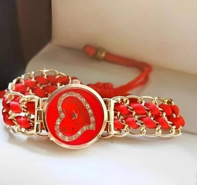 Woman Red Heart Dial Bracelet Watch With Gold Chain Strap