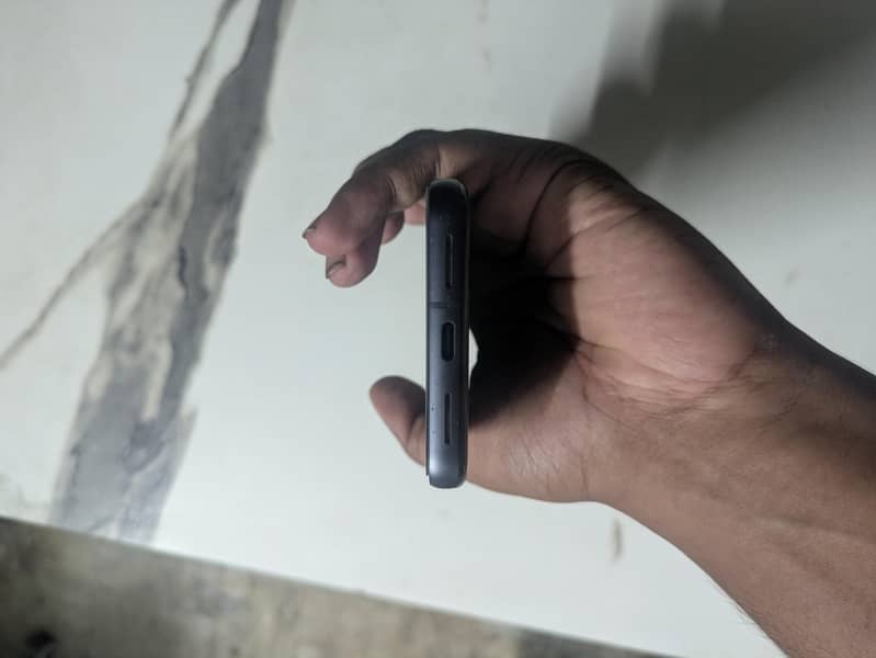 Google Pixel 8 4