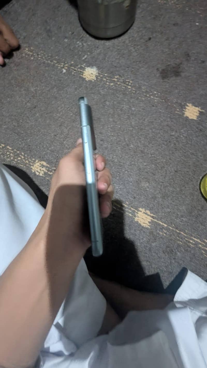 Google Pixel 8 4