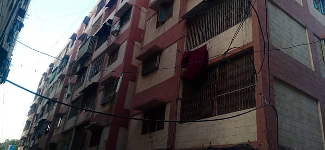 Flat For Grabs In 1450 Square Feet Saddar Town