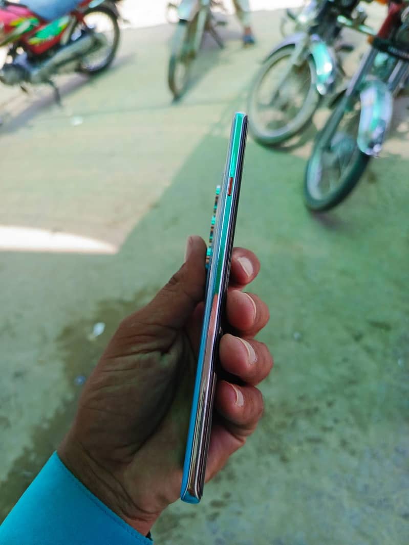 Tecno CAMON 40 Pro 4