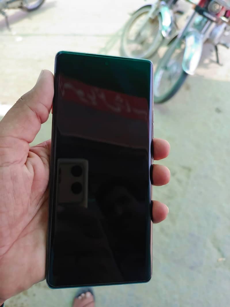 Tecno CAMON 40 Pro 6